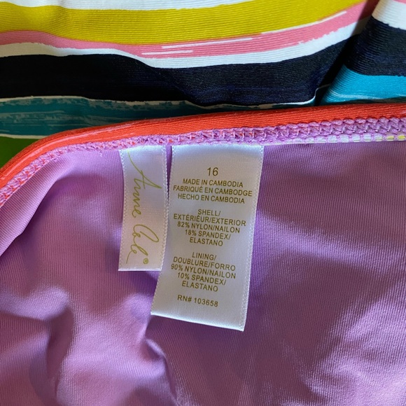 Ann Cole 16 Ladies One Piece Swimsuit
Striped multicolor halter
Adjustable strap - Picture 5 of 8